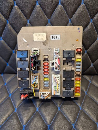 Renault Clio Fuse Box 674660A | Genuine Used OEM