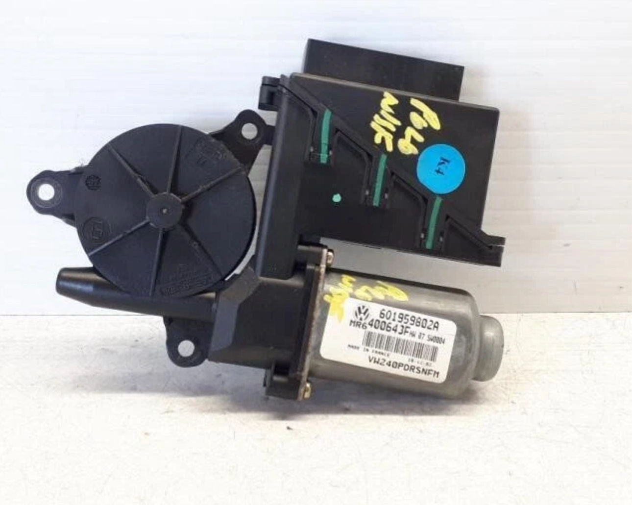 02-05 VOLKSWAGEN POLO 5 DOOR PASSENGER LEFT FRONT DOOR WINDOW MOTOR 6Q1959802A