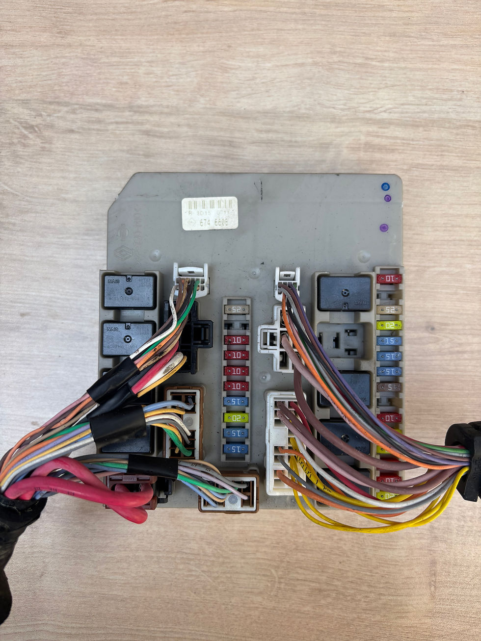 Thumbnail: Renault Clio MK3 Fuse Box 674660B – Engine Bay Relay Module UPC 2005–2012