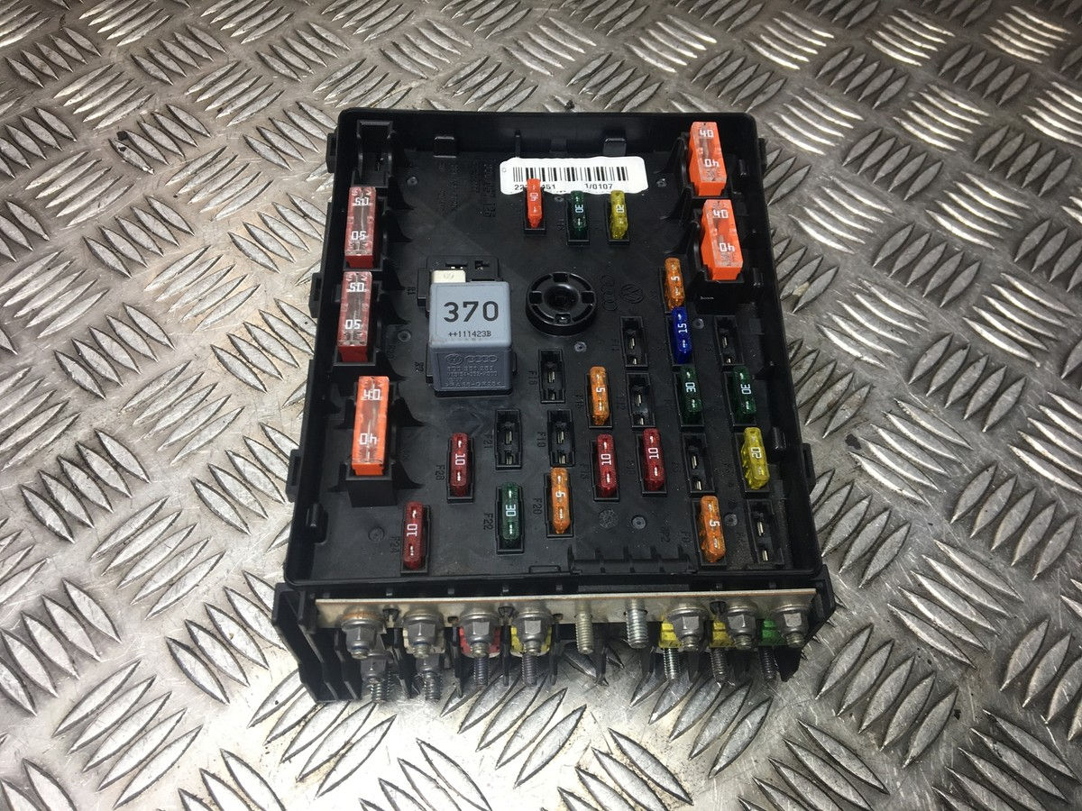 Volkswagen Passat B7 Engine Bay Fuse Box 3C0937125 Genuine OEM