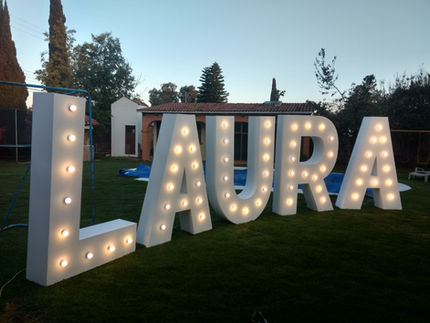 Renta de Letras GIGANTES Vintage con Focos Broadway XV QUINCEAÑOS