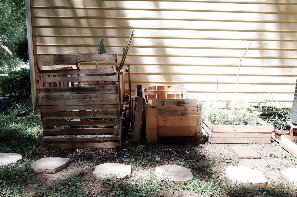 How to make a compost bin using pallets!