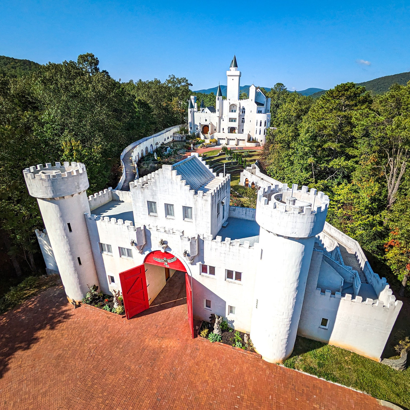 Uhuburg | Renaissance Castle Tours & Accommodations | Helen, GA