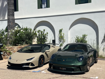 Porsche 992 GT3 vs Huracan Evo Spyder