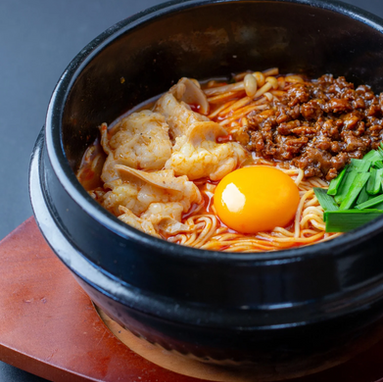 和牛ホルモンが旨辛麺に最適な理由 ― 辛さを包む、極上のコクと旨味 ―