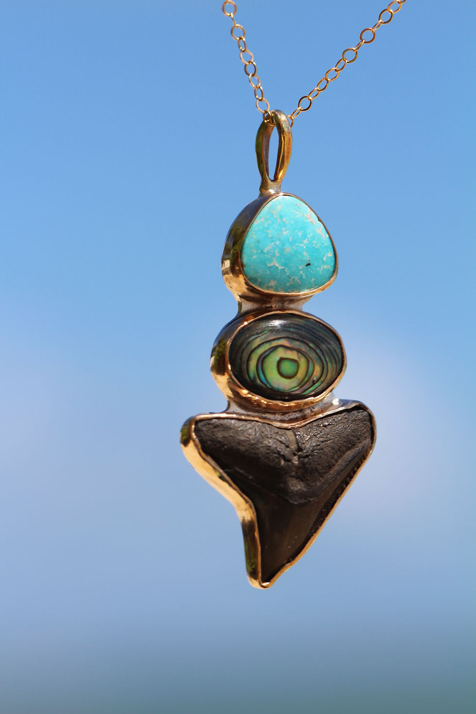サムネイル： Turquoise Abalone Shark Tooth Necklace