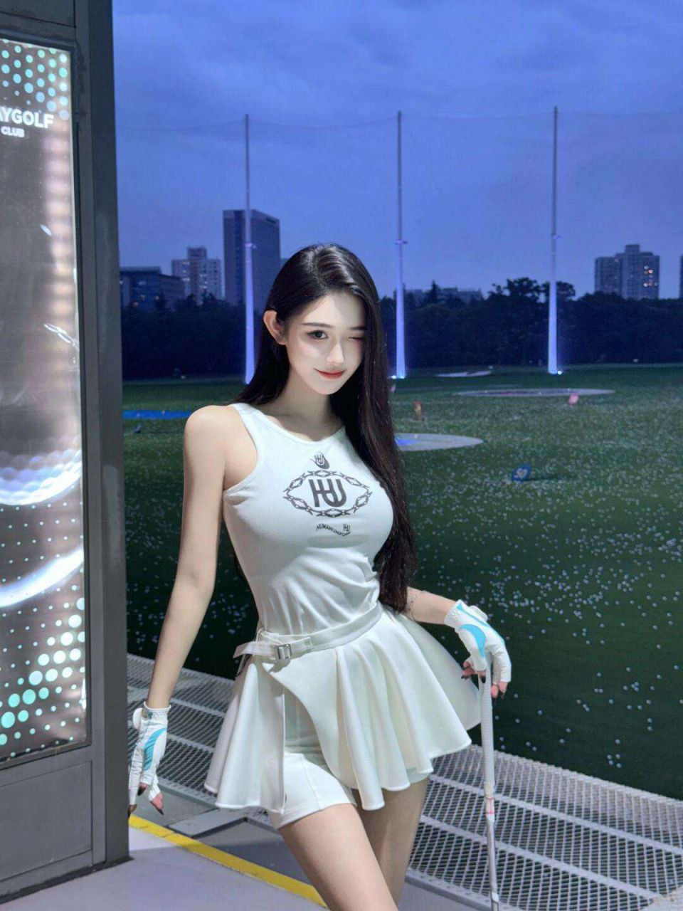 周晓雨高端商务模特工作室｜模特预约 logo