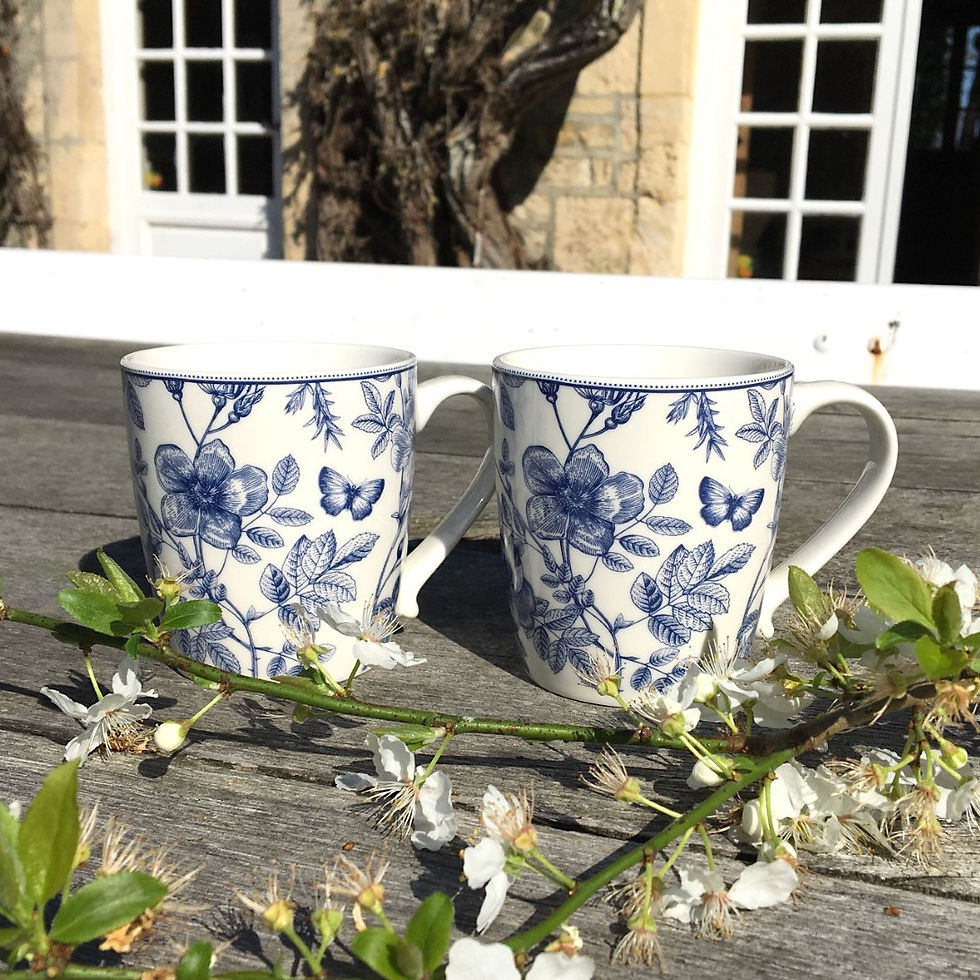 Bougie parfumée dans un Mug en céramique blanche Fleurs et Papillons marine
