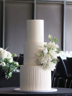 stunning 3 tier wedding cake