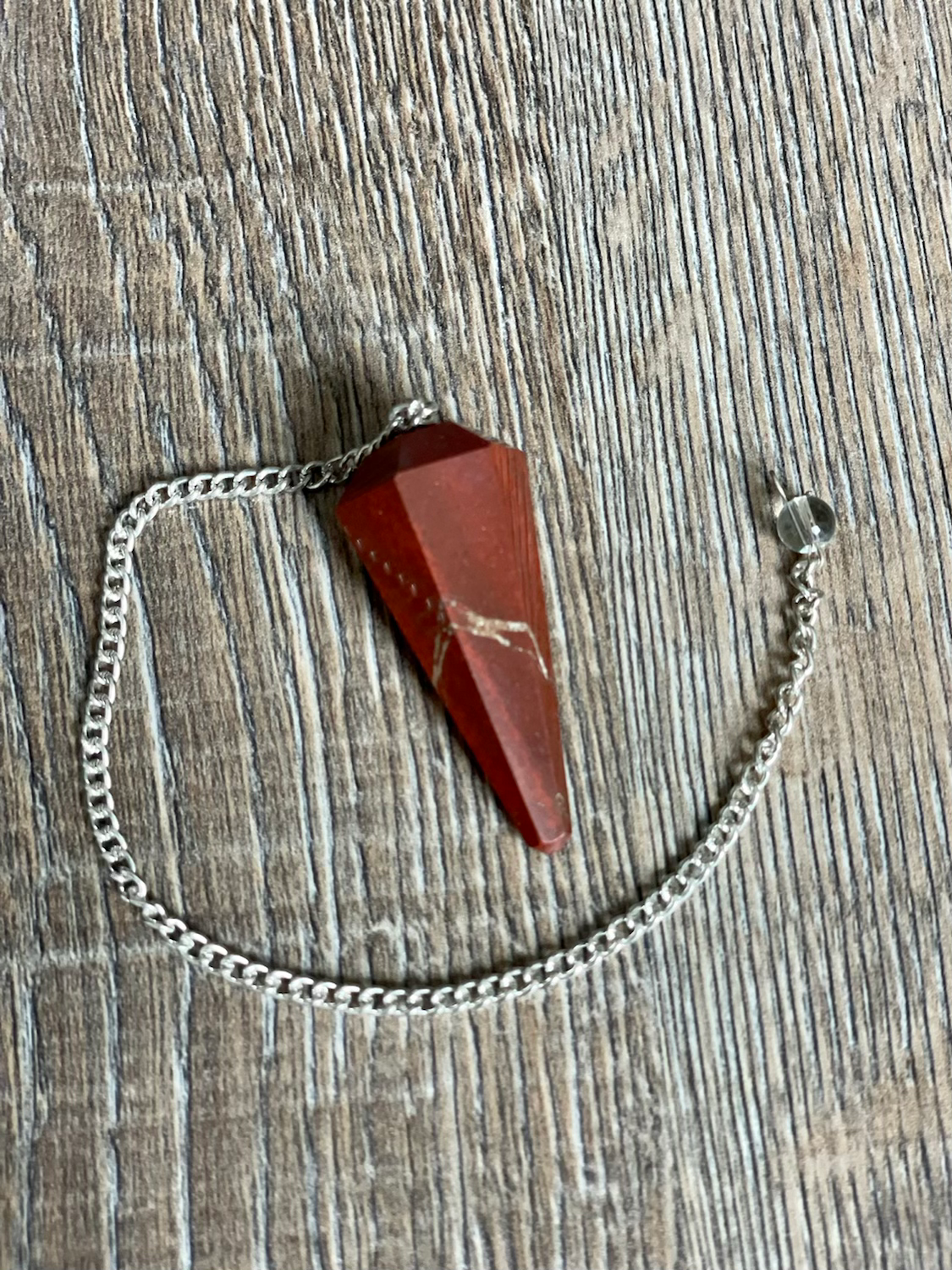 Pendule en jaspe rouge 