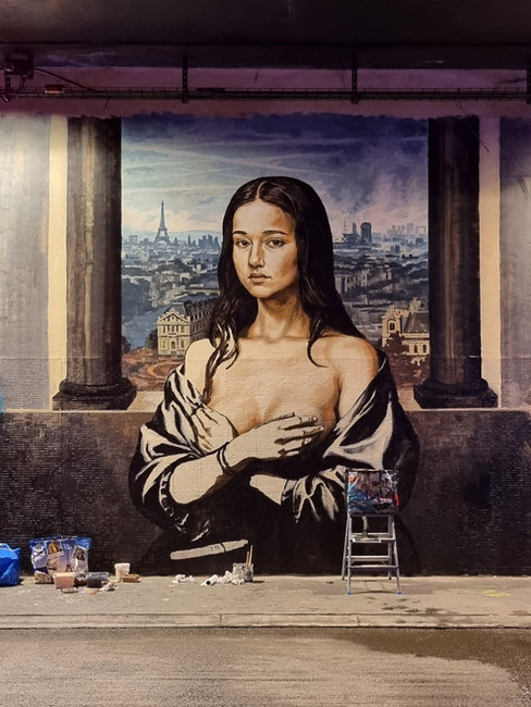 Travail en cours sur la fresque street art La Joconde Dénudée