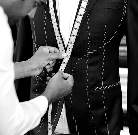 creating-bespoke-suit-FCRGYLR_edited.webp