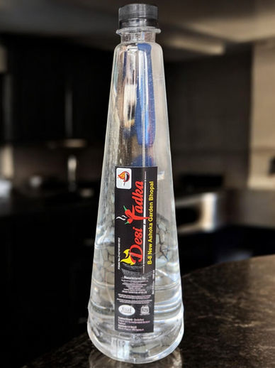 Tall clear Heaven Hill Distiller's Choice Kentucky Straight Bourbon Whiskey bottle.