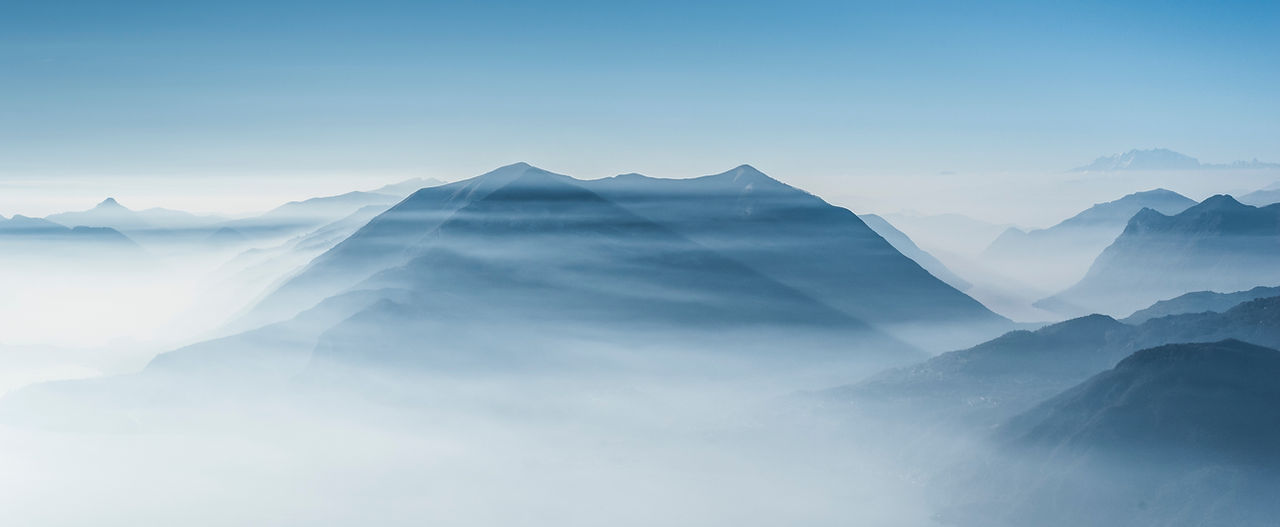 Berge in den Wolken
