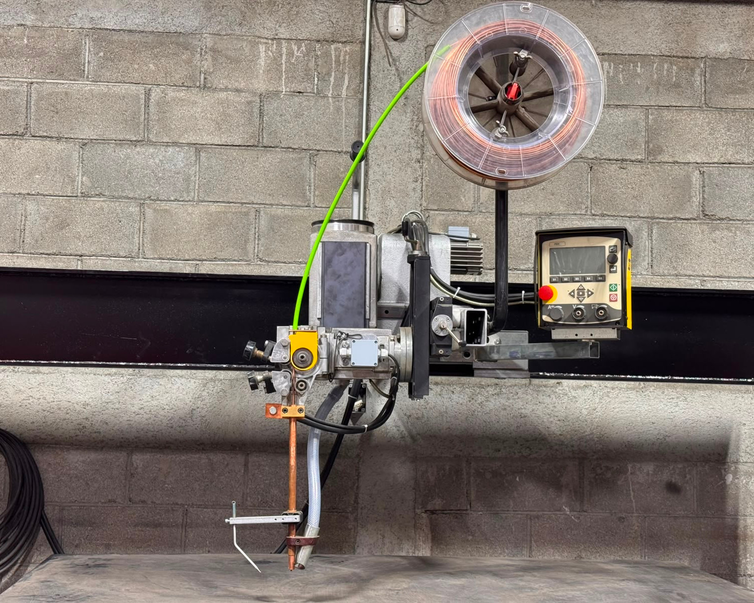 Sistema automatizado especial para aplicaciones industriales de soldadura.