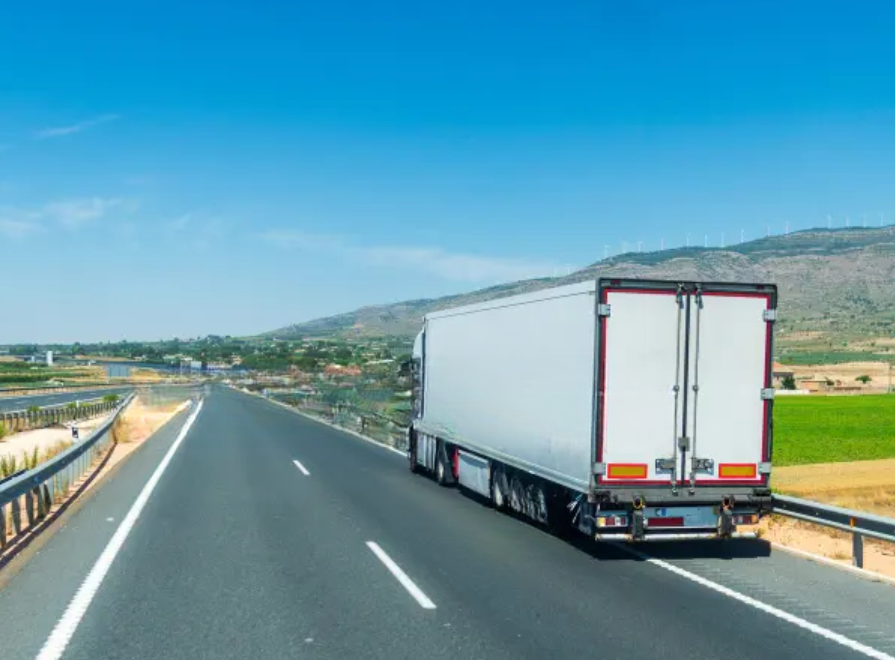 Transporte de productos industriales para realizar entregas más rápidas en la Región Bajío.