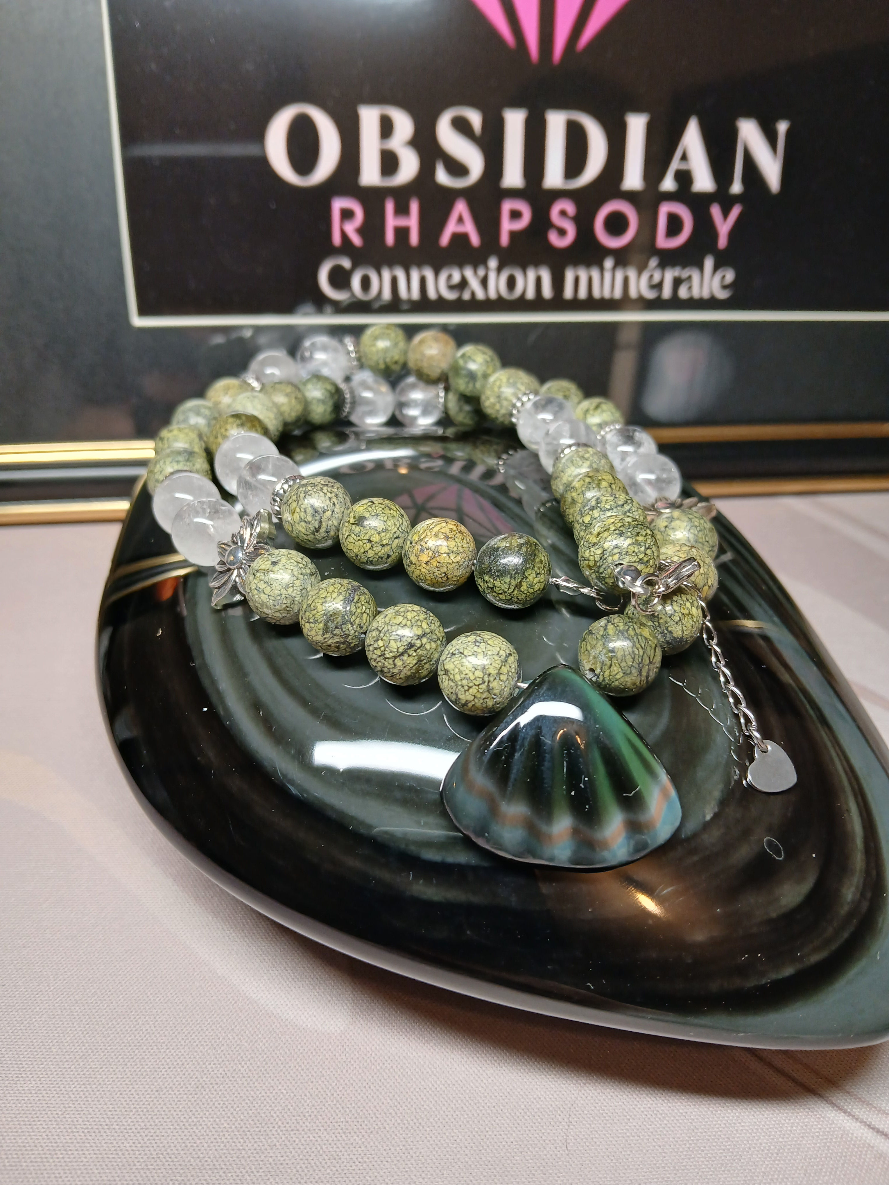 Collier en Serpentine , Obsidienne arc en ciel et cristal de roche