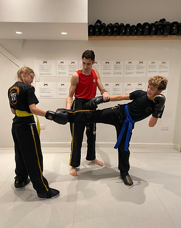 teenager kickboxing personal class