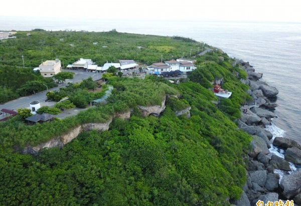 【烏鬼洞遭屠殺的小琉球社原住民(馬卡道平埔族人?)】「拉美島」事件調查 串起恆春與小琉球關聯 發現史前時代石板棺是同類型〔2017-07-25〕