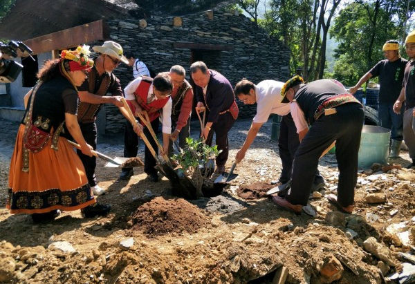 屏東好茶部落傳承石板屋技藝 族人為保護原住民傳統文化 古茶布安舊社石板屋聚落 入選世界級文化資產〔2017-11-18〕