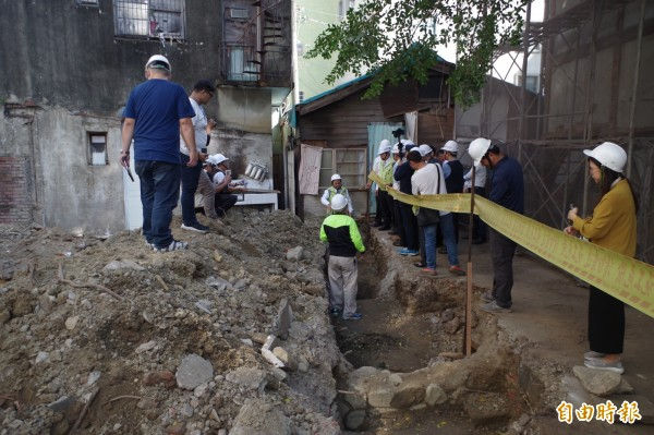 重見古諸羅城!嘉義東門派出所開挖 發現疑似東門城牆遺跡〔2017-12-04〕