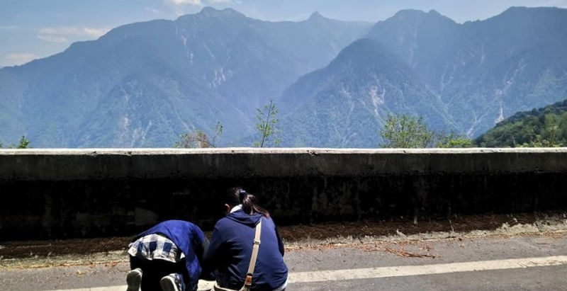 一生牽掛!7旬灣生奶奶尋見玉山 跪地痛哭令人動容「台灣是美好的地方」〔2019-04-26〕