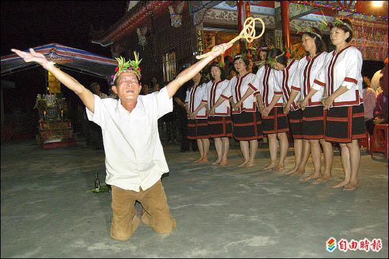 【西拉雅族蕭壟社】台南七股番仔塭「海祖祭」 唱牽曲、燒神船 傳承阿立祖平埔信仰文化〔2012-10-20〕