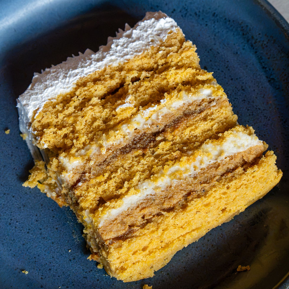 Layered pumpkin cake with pumpkin brigadeiro and cream cheese cream.