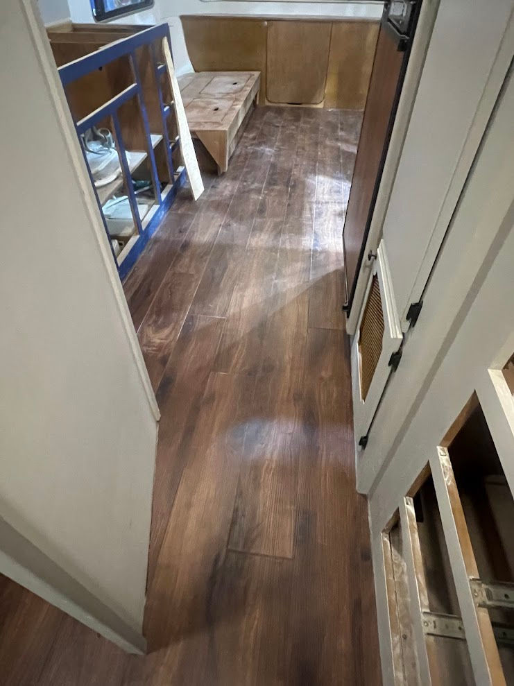 bed-platform-flooring-refit-06-after-window-wall-shelf