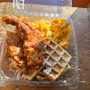 CHICKEN N’ WAFFLES