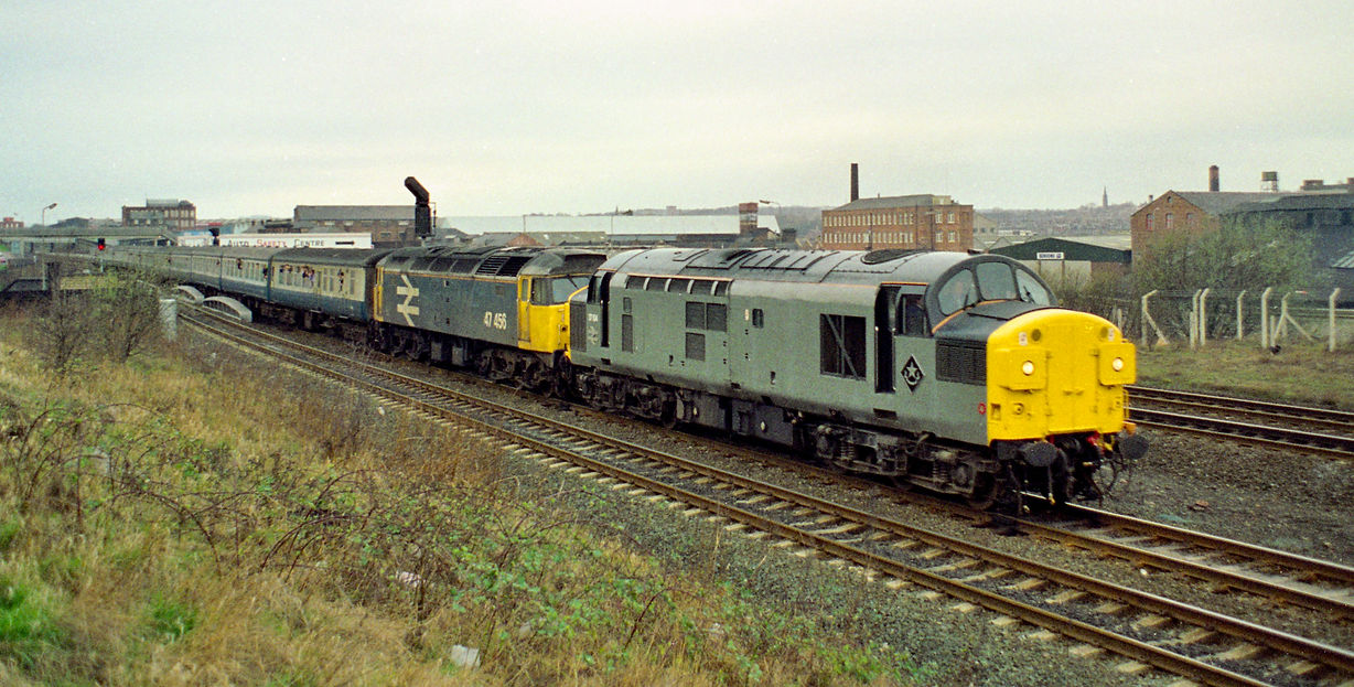 Class 37 No 37104 and Class 47 No 47456 head the 2E24 12.42 Carlisle - Leeds through Holbeck on 10 March 1989.