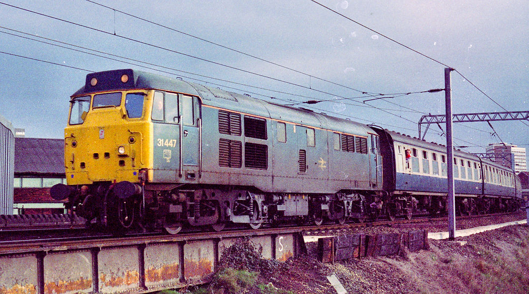 Class 31 No 31447 heads west from Leeds through the Holbeck Triangle at 9:24 on 24 February 1990.