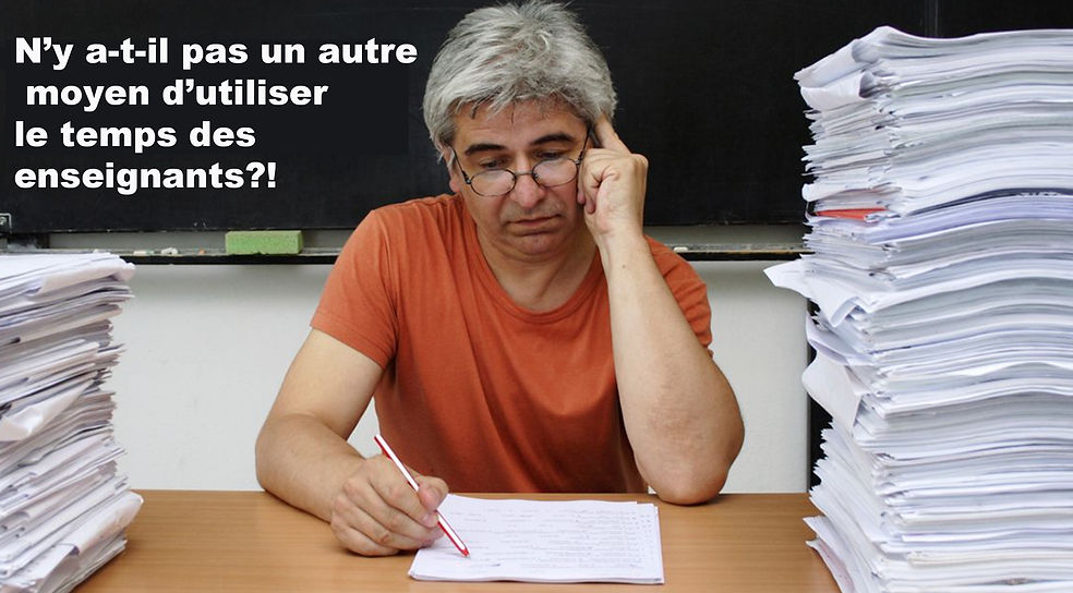 enseignant piles de dossier.jpg