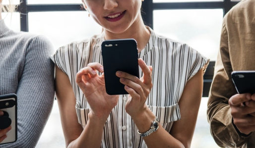 ESTUDO INDICA QUE BRASILEIROS CONFIAM EM INFLUENCIADORES DIGITAIS