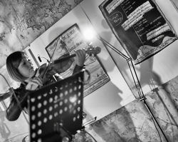 2_Prosiect_Haicw_10112014_0015 playing b+w