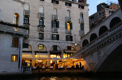Restaurant next to the Ponte di Rialto