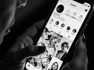El modo "Escala de Grises": Un truco para reducir el uso del celular