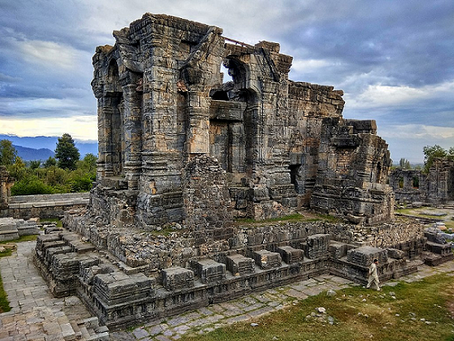 “सूर्य की भूमि: ललितादित्य का वैभव और मार्तण्ड मंदिर की दिव्यता”