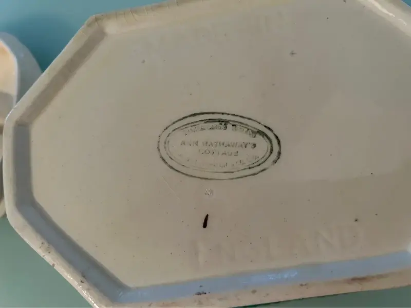 Miniature : Boîte vintage “Anne Hathaway’s Cottage” – Sandland Ware / Price Bros – England –
