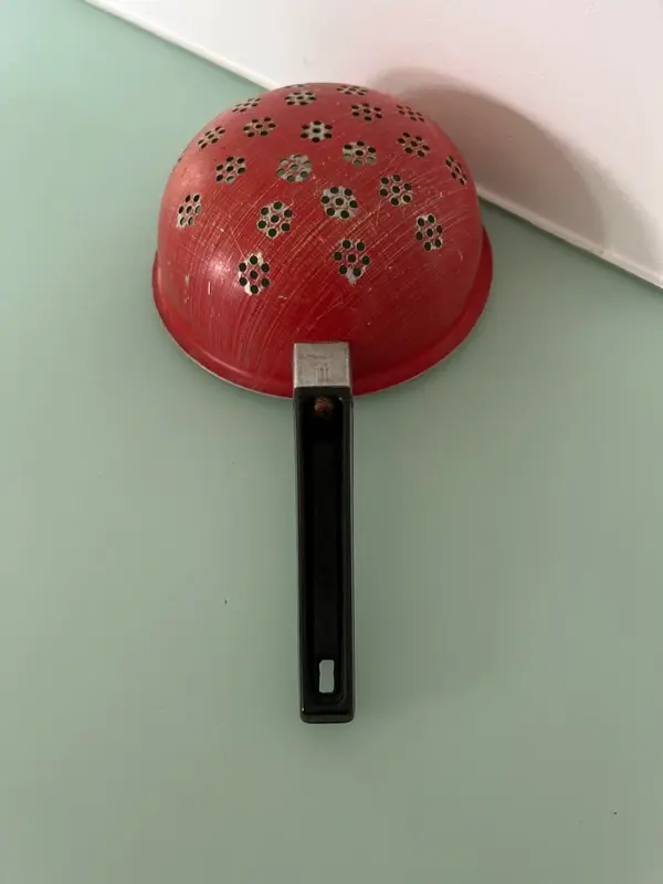 Passoire vintage Hispano Suiza - aluminium & manche plastique