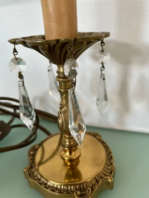 Miniature : Lampe ancienne en laiton massif – pampilles en verre – style bougeoir