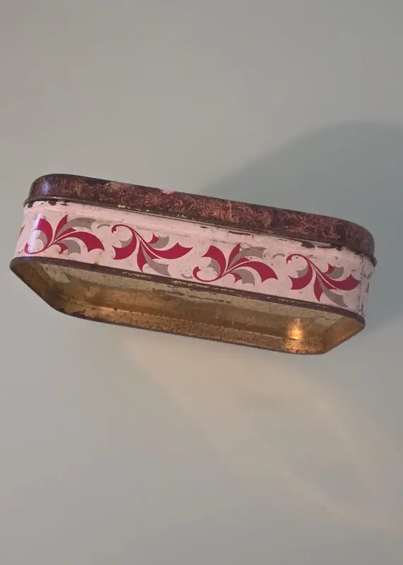 Miniature : Boîte métal ancienne Louis Clauss Paris - décor chien (état usé)