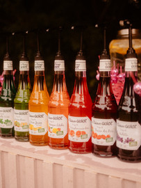 présentoirs gâteau mariage location, bonbonnières location mariage