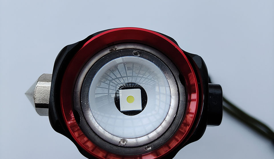 Miniatura: Lanterna Tática LED Recarregável
