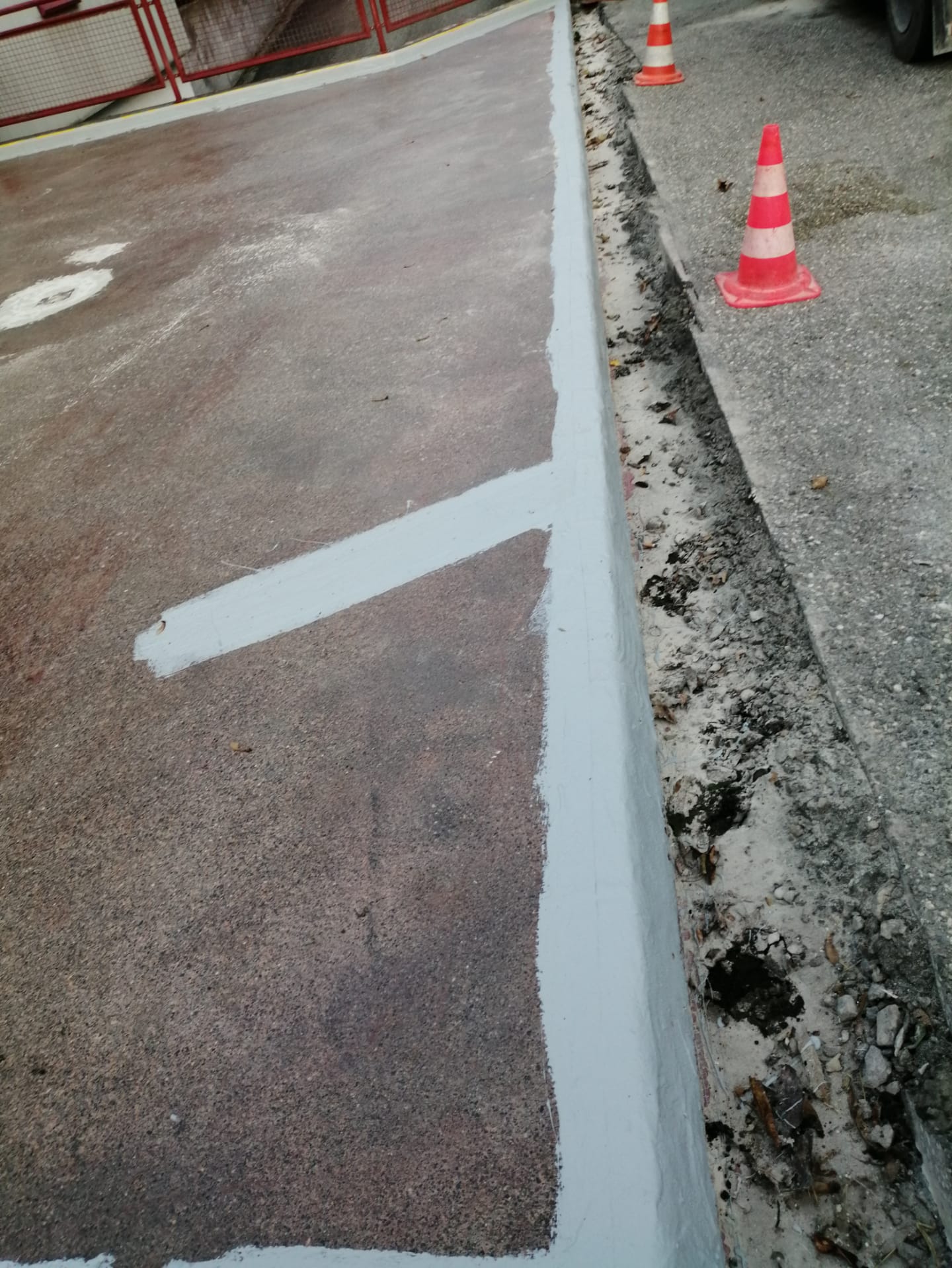 Riss-Sanierung in Betonplatte