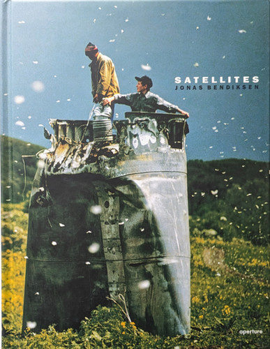 【希少】Jonas Bendiksen Satellites マグナム　絶版本 希少】Jonas Bendiksen Satellites マグナム 絶版本 - メルカリ