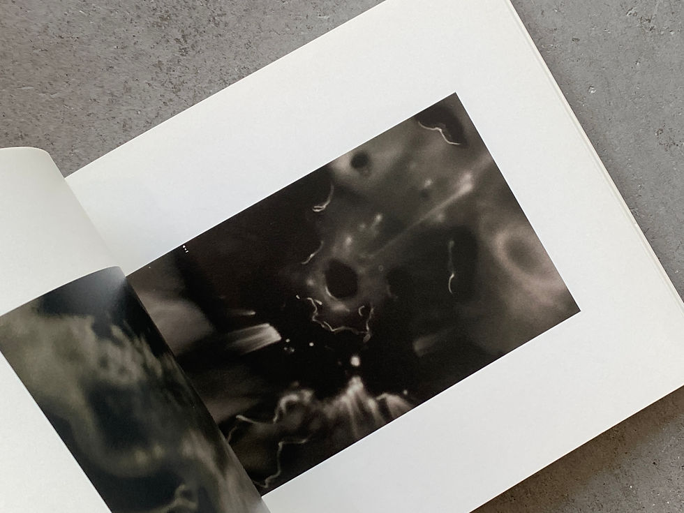 サムネイル： Fotografias / Peter Fischli , David Weiss