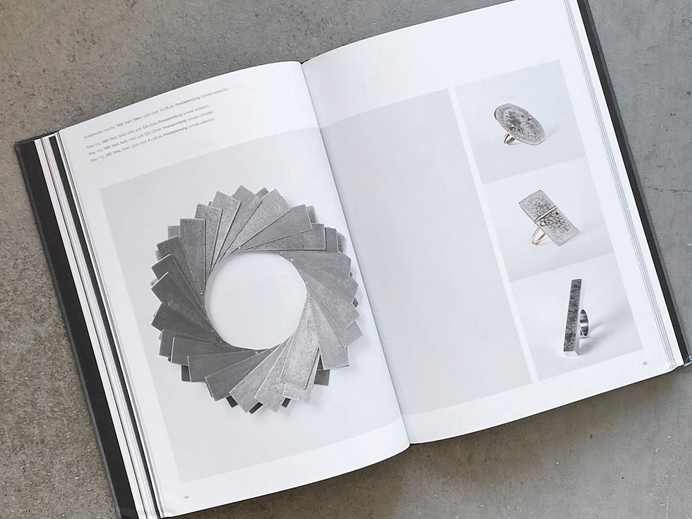Thumbnail: Tone Vigeland: Schmuck / Jewelry, Objekt / Objects, Skulptur / Sculpture