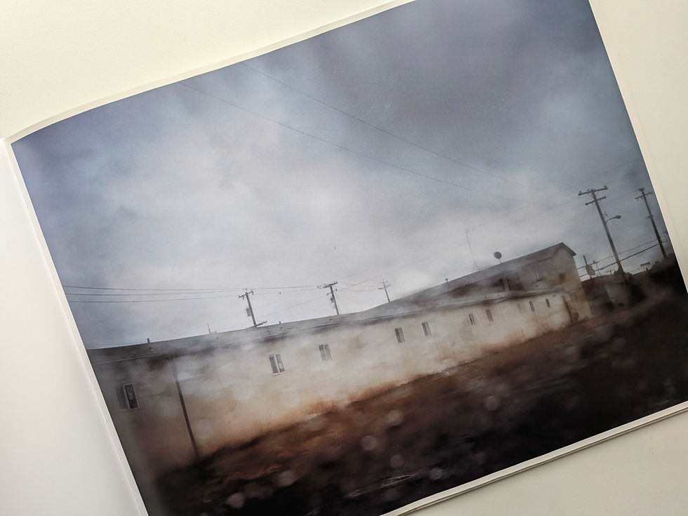 サムネイル： A ROAD DIVIDED / Todd Hido