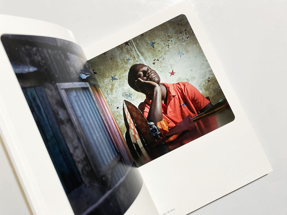 サムネイル： PHotoBolsillo / Cristina de Middel